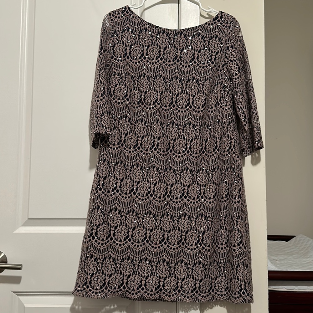 Jessica Howard dress. Worn once! Navy blue and tan with subtle sequence. Size 14